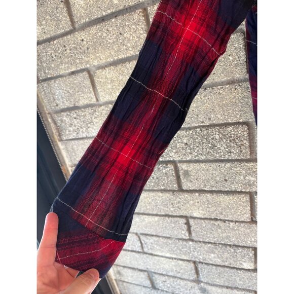 Distressed Red & Navy Plaid Button-Down Shirt By Cloth & Stone Frayed Hem Medium - Picture 4 of 8